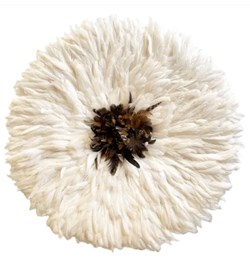 juju-hat-blanc-marron-autour-la-case-de-noudet