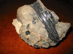 TOURMALINE sur pegmatite