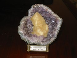 CALCITE dans géode améthyste