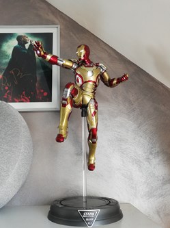 Iron Man Mark XLII Power Pose Hot Toys