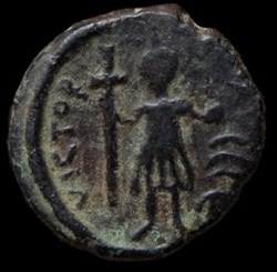 Pentanummium de Justinien émis à Cherson (527-565) type AVGGGЄ