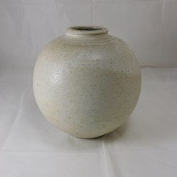 Vase boule en céramique de Edouard Chapallaz céramiste suisse à Duillier