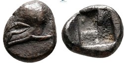 M Néandria /  Hémiobole  / Casque à gauche - Carré creux.