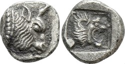 Samos / Tréhemioble /  Tête de Taureau à droite  - Tête de lion à droite.