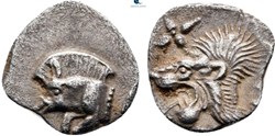Cyzique / Hémiobole / Protomé de sanglier à gauche - Tête de lion à gauche.