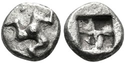 Pamphylie Aspendos / Obole / Triskélès entouré de globules - Carré creux.