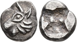 Asie Mineure / Incertaine / Diobole / Tête de taureau - Carré avec pastille centrale