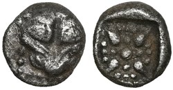 Milet / 1/32 eme de statère / Tête de Lion - Motif Stellaire dans carré creux