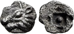 M-Asie Mineure / Incertaine / Tête de taureau -  Carré creux avec une pastille centrale
