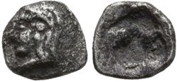 Colophon /  Tetartemomorion / Tête d'Apollon à gauche - Carré creux