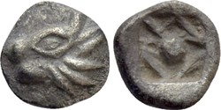 Asie Mineure/Incertaine/Obole/Tête de taureau - Carré en forme de losange avec une pastille centrale