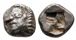 M-Colophon / Diobole / Tête achaique à gauche -  Carré creux.