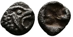 M Royaume de Lydie / Quarante huitième de statère / Tête de Lion rugissant - Carré creux.