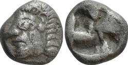 M-Colophon / Diobole / Tête achaique à gauche - Carré creux.