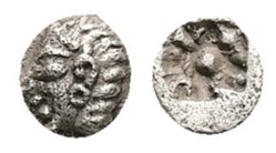 Colophon / Tetartemomorion / Tête d'Apollon à gauche -  Carré creux