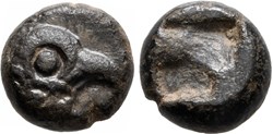 Asie Mineure / Incertaine / Diobole / Tête d'oiseau - Carré creux.