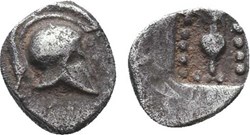 M Néandria / Hémiobole / Casque à cimiez à droite - Amphore dans carré de granules