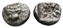 M Milet / 1/64 eme de statère / Tête de Lion - Motif Stéllaire dans carré creux
