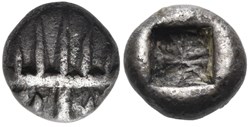 M Asie Mineure-Incertaine-Diobole-Face à tête de lion, coiffé d'une couronne radiée / Carré creux.