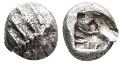 Asie Mineure-Incertaine-Diobole-Face à tête de lion, coiffé d'une couronne radiée / Carré creux.