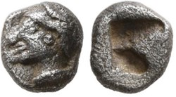 Phocée-Hemitetartemorion-Tête de femme portant un sakkos à gauche / Carré creux.