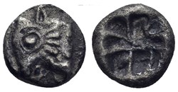 Asie Mineure / Incertaine / Obobe / Tête de taureau - Carré creux multi-divisé.