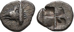 Cyzique / Hémiobole / Tête de thon à gauche + deuxième poisson à l’arrière - Carré creux .