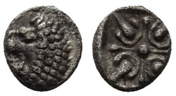 *Carie / Quarante huitième de statère / Protomé de lion à gauche - Étoile à quatre rais.