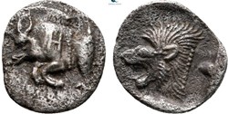 Cyzique / Hémiobole / Protomé de sanglier à gauche - Tête de lion à gauche.