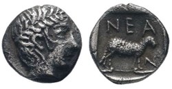 M-Neandria / Obole / Tête laurée d’Apollon  - Belier à droite +  N-E-A/N