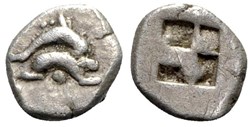 M-Thasos / Obole / Deux dauphins superposés - Carré creux