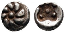 M-Erythrée / Hemitetartemorion / Rosette - Cruciforme en creux avec 5 Globules.