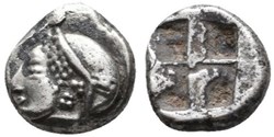 *Phocée / Diobole / Tête de femme portant un sakkos à gauche / Carré creux