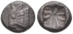 Asie Mineure / Incertaine / Tétrobole / Tête de taureau - Carré creux multi-divisé.