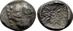 M Milet / Obole - 1/16 eme de statère / Tête de Lion - Motif Stéllaire dans carré creux