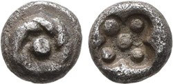M Erythrée / Hemitetartemorion / Rosette - Cruciforme en creux avec 5 Globules.