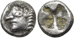 M-Colophon / Diobole / Tête archaïque à gauche - Carré creux