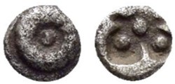 M-Erythrée / Hémitartemorion / Rosette - Cruciforme en creux avec 5 Globules.