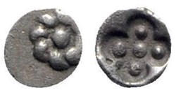M Erythrée  / Tetartemorion / Rosace en relief- Cruciforme en creux avec 5 Globules.