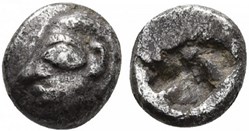 M-Colophon / Diobole / Tête achaique à gauche - Carré creux.