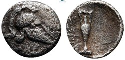 Néandria / Tétartemorion / Casque avec cimiez à droite - Amphore dans un rond creux.
