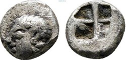 Colophon / Tetartemomorion / Tête d'Apollon à gauche - Carré creux