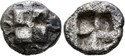 Ionie / Incertaine / Diobole / Croix swastika - Carré creux.