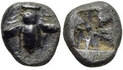 Ionie-Ephése-Obole-Abeille / Carré creux.