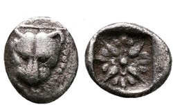 M-Milet / 1/64 eme de statère / Tête de Lion - Motif Stélaire dans carré creux