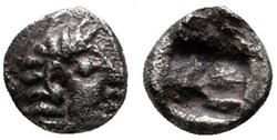 Colophon / Tétartemorion / Tête à droite - Carré creux