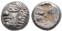 Colophon / Diobole / Tête achaique à gauche -  Carré creux.