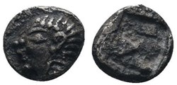 M-Colophon / Tétartémorion / Tête d'apollon à gauche / Carré creux