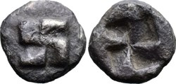 Ionie / Incertaine / Diobole / Croix swastika - Carré creux.