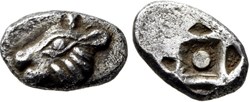 Asie Mineure / Incertaine / Tête de taureau -  Carré en forme de losange avec une pastille centrale